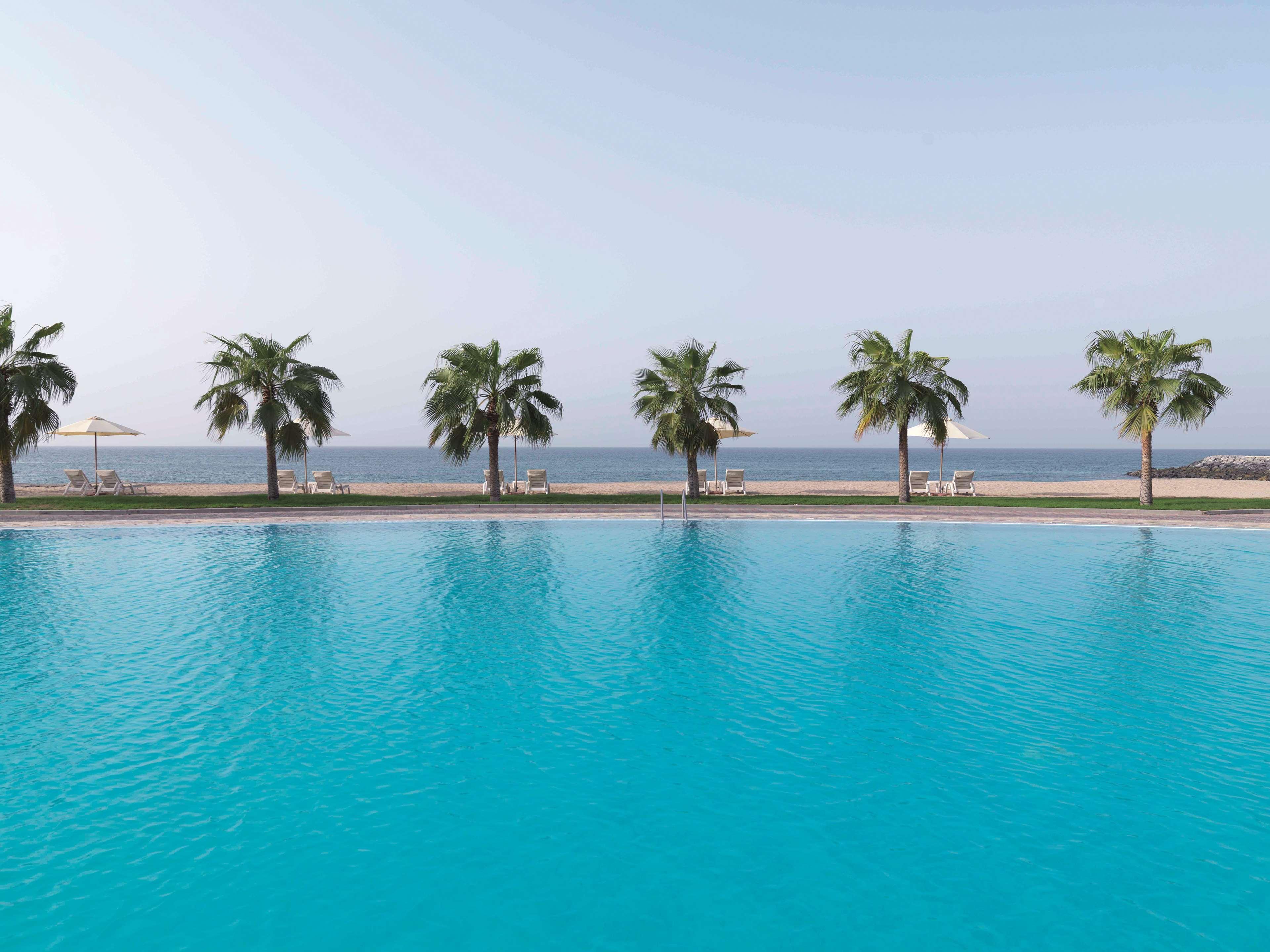 Radisson Blu Resort, Эль-Фуджайра Экстерьер фото The pool at the Kempinski Hotel, Muscat
