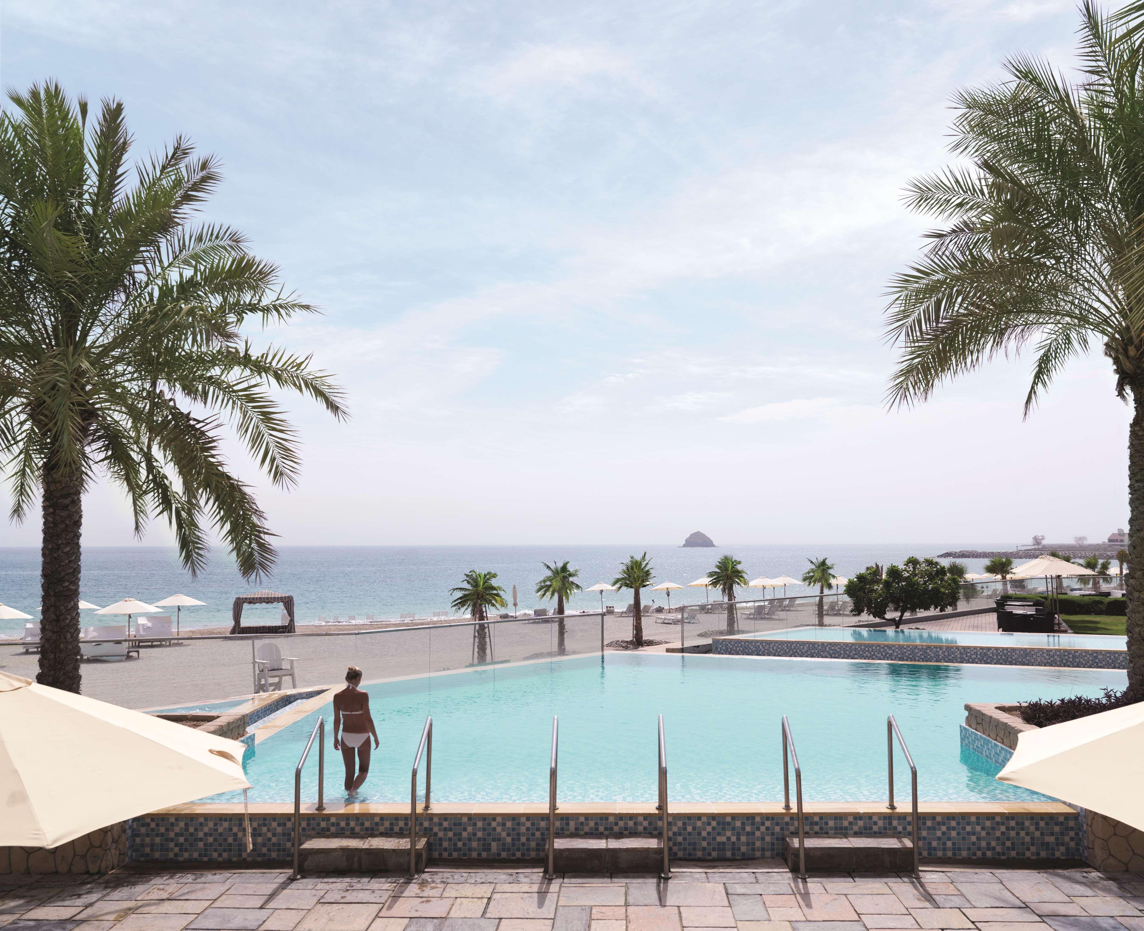Radisson Blu Resort, Эль-Фуджайра Экстерьер фото The pool at the Kempinski Hotel, Muscat
