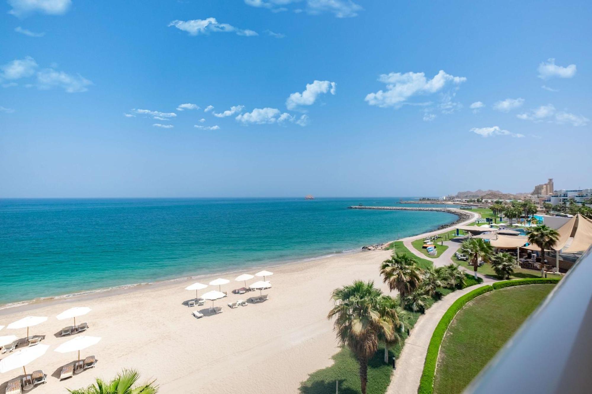Radisson Blu Resort, Эль-Фуджайра Экстерьер фото Beach at Jumeirah Beach Hotel