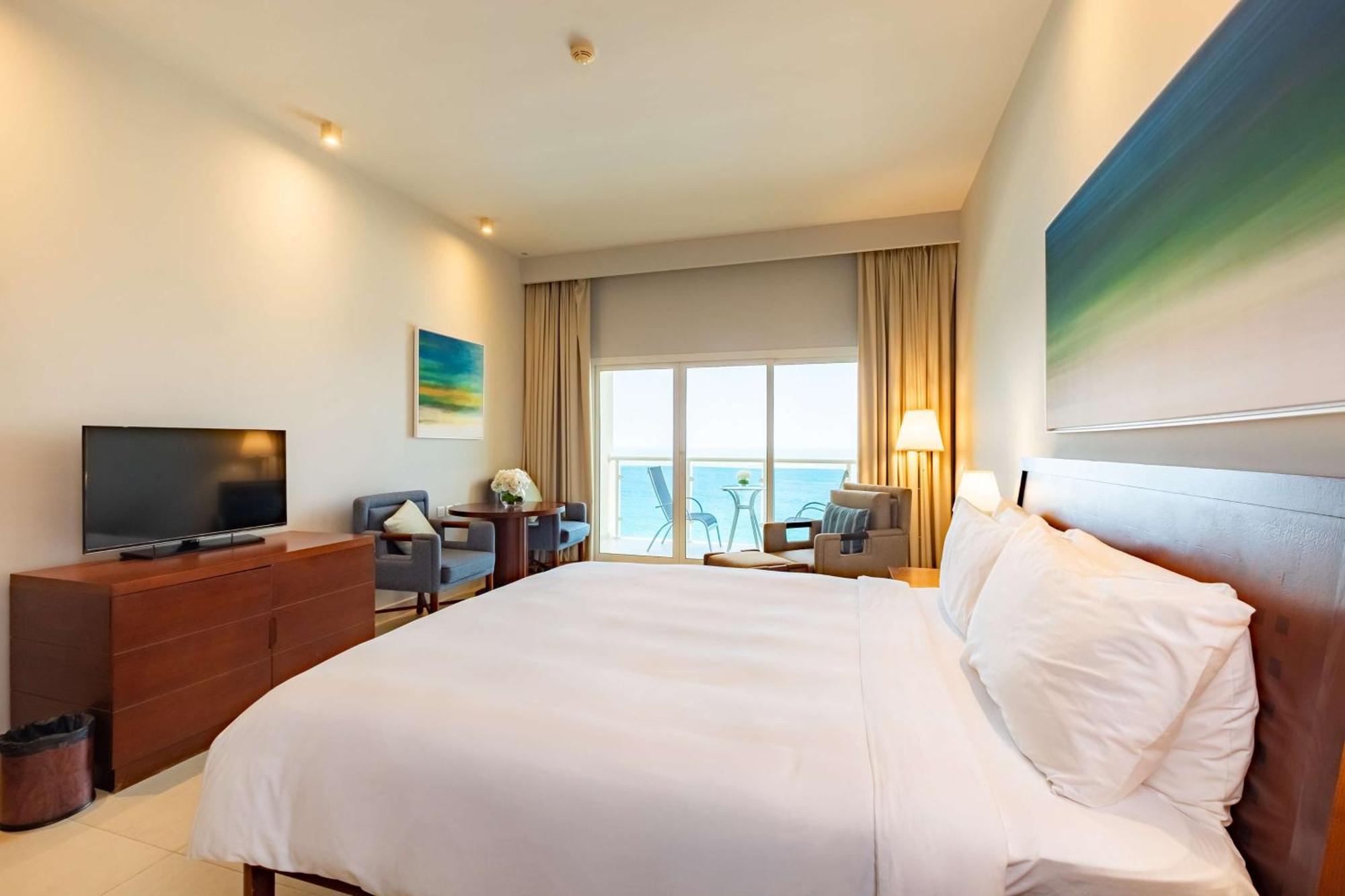 Radisson Blu Resort, Эль-Фуджайра Экстерьер фото Deluxe room