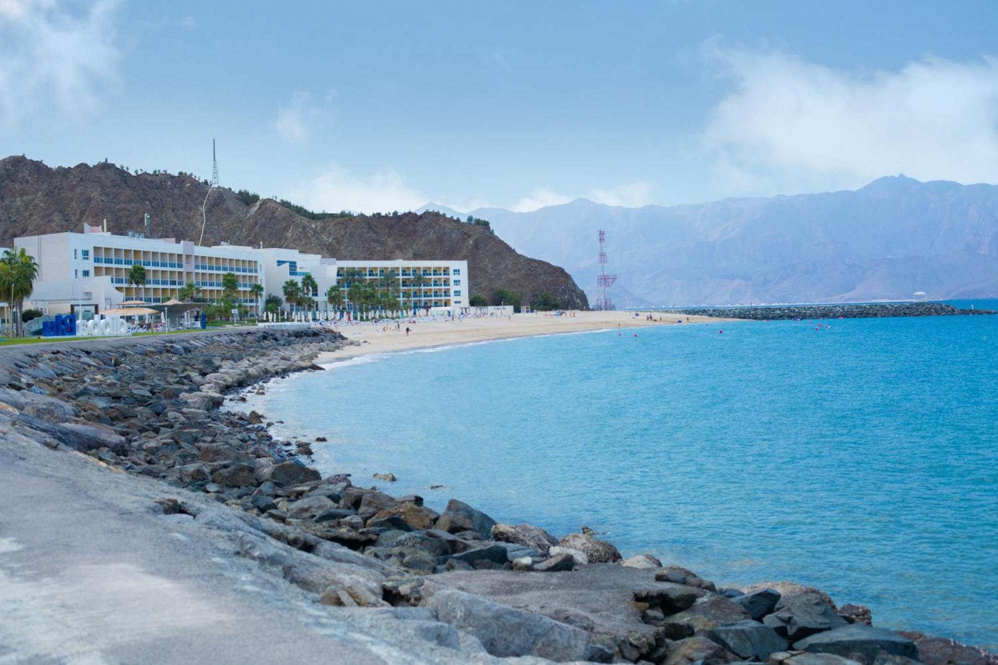 Radisson Blu Resort, Эль-Фуджайра Экстерьер фото Al-Barka beach