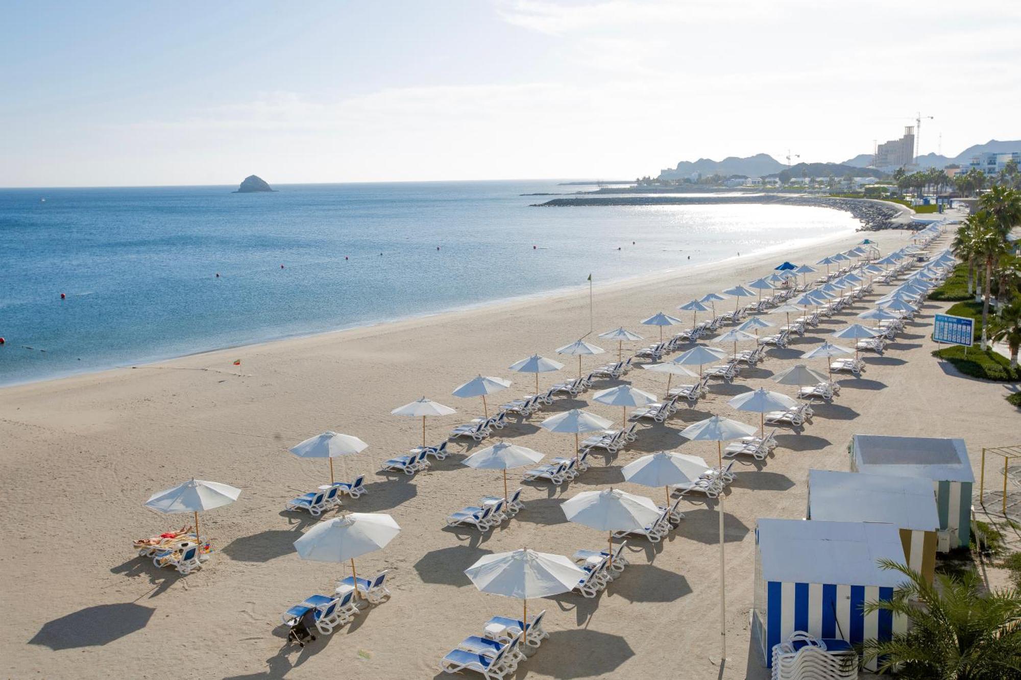 Radisson Blu Resort, Эль-Фуджайра Экстерьер фото Playa de la Pineda