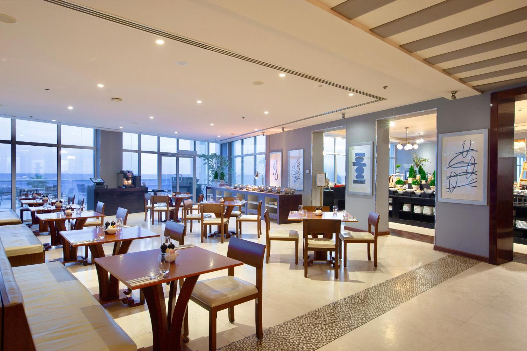 Radisson Blu Resort, Эль-Фуджайра Экстерьер фото The restaurant