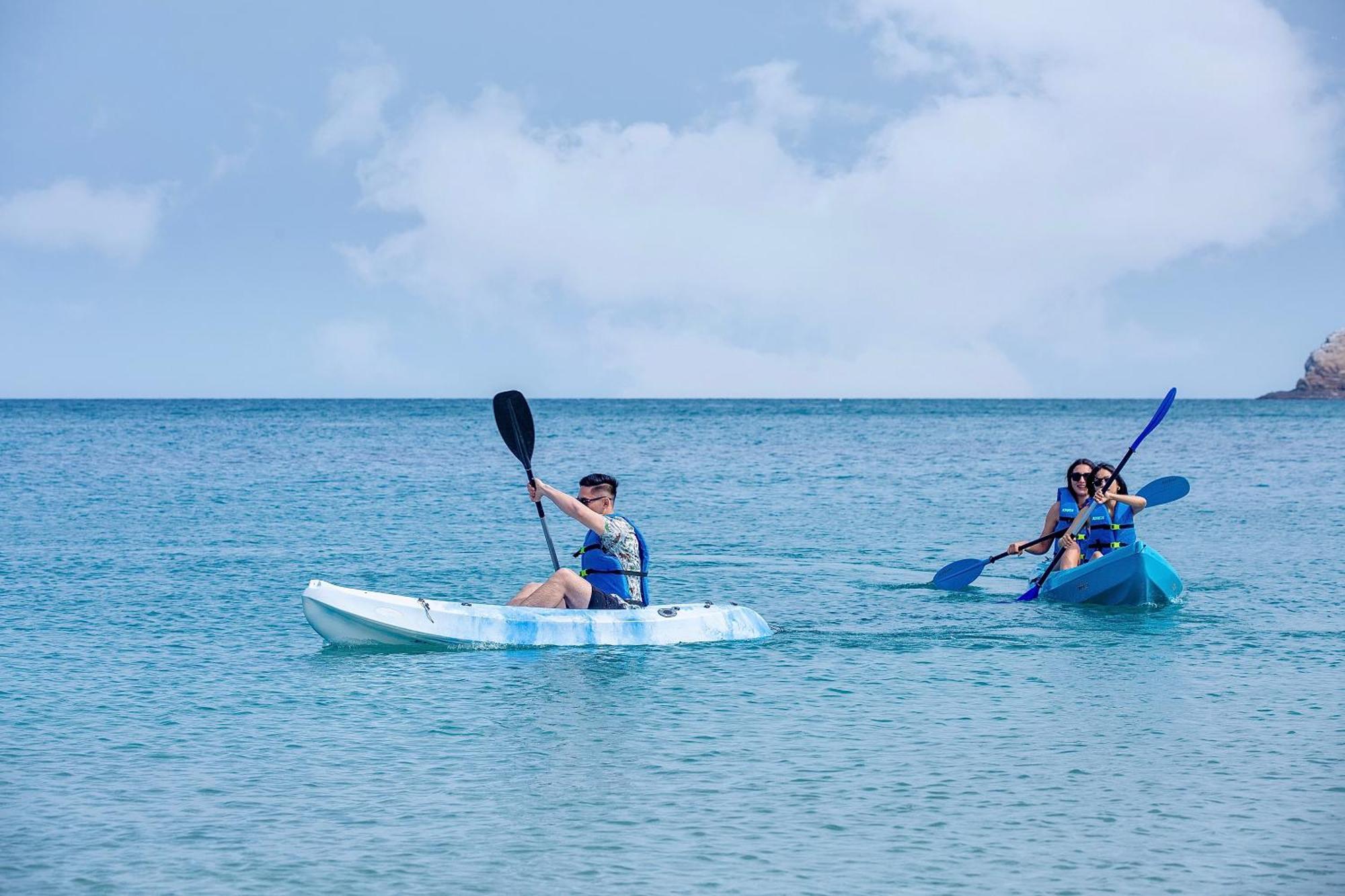 Radisson Blu Resort, Эль-Фуджайра Экстерьер фото Kayaking in Pattaya