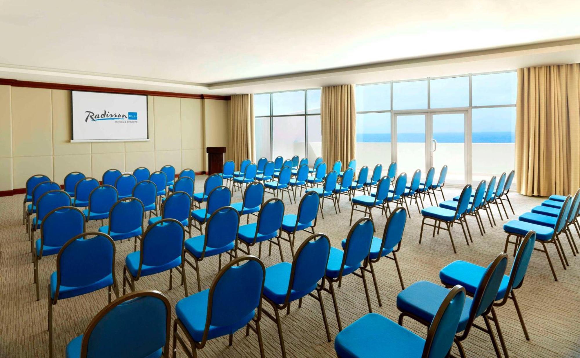 Radisson Blu Resort, Эль-Фуджайра Экстерьер фото Meeting room