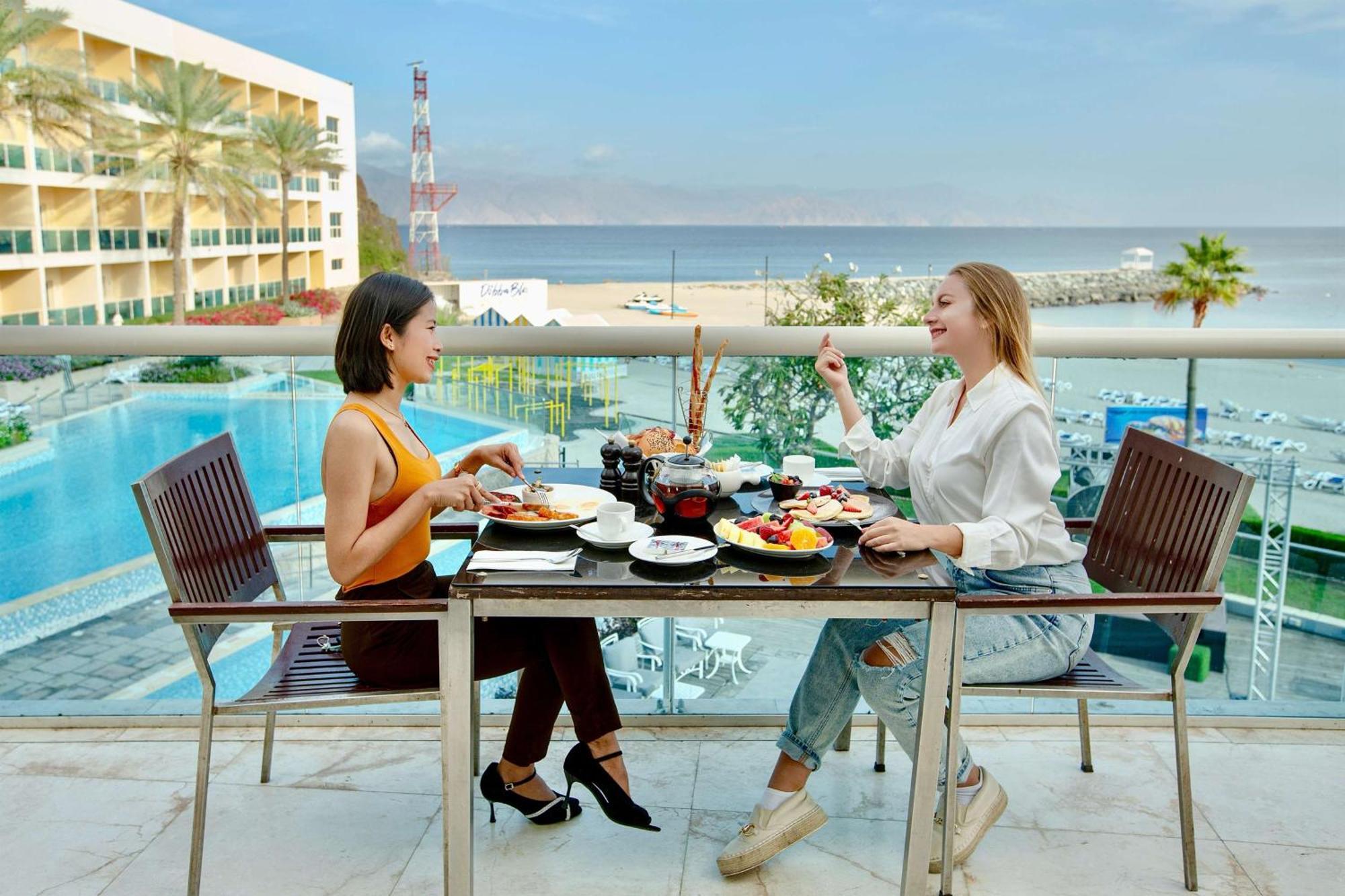 Radisson Blu Resort, Эль-Фуджайра Экстерьер фото The View