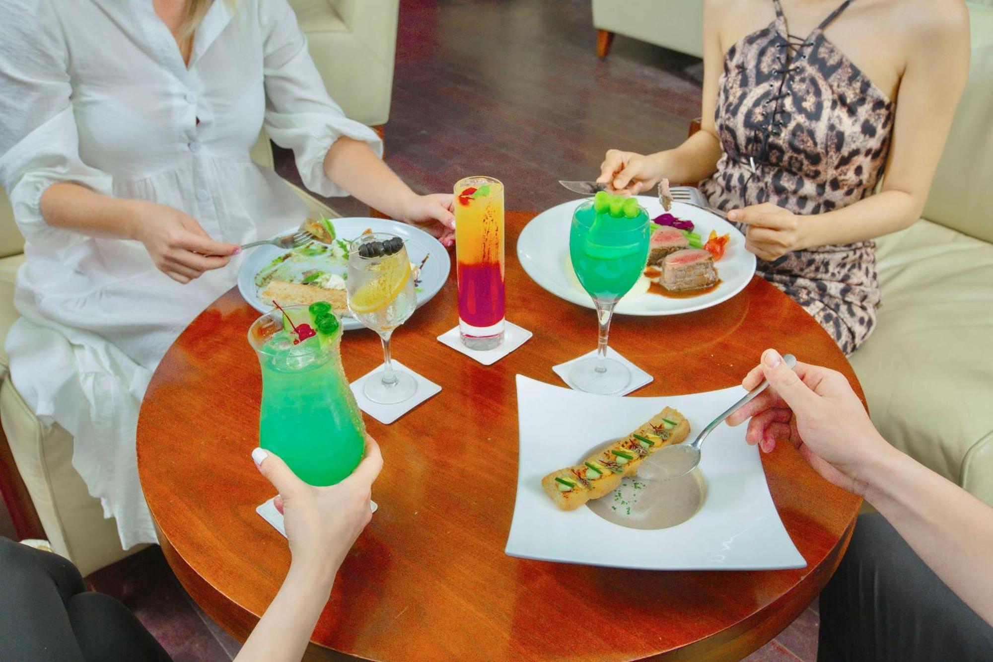 Radisson Blu Resort, Эль-Фуджайра Экстерьер фото A selection of non-alcoholic drinks