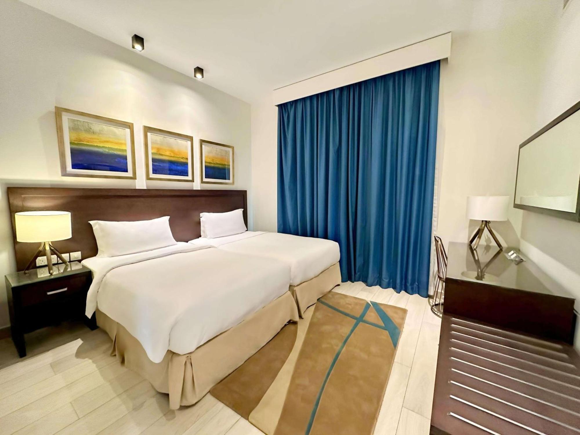 Radisson Blu Resort, Эль-Фуджайра Экстерьер фото A bedroom at the hotel