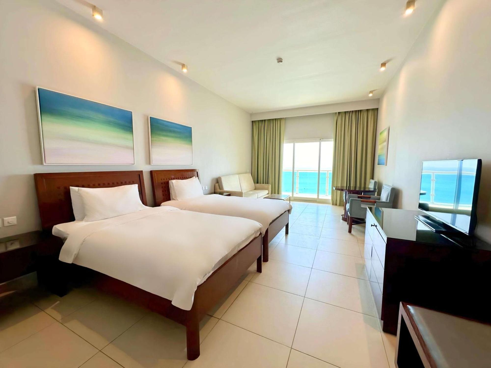 Radisson Blu Resort, Эль-Фуджайра Экстерьер фото Deluxe Room