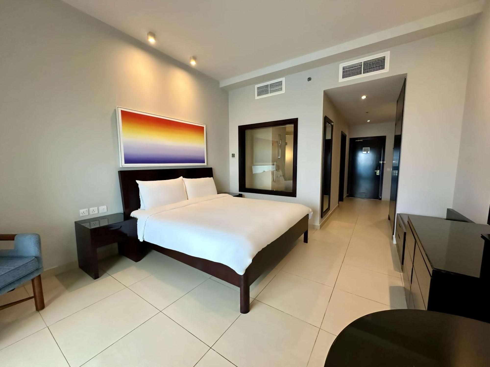 Radisson Blu Resort, Эль-Фуджайра Экстерьер фото A room at the hotel